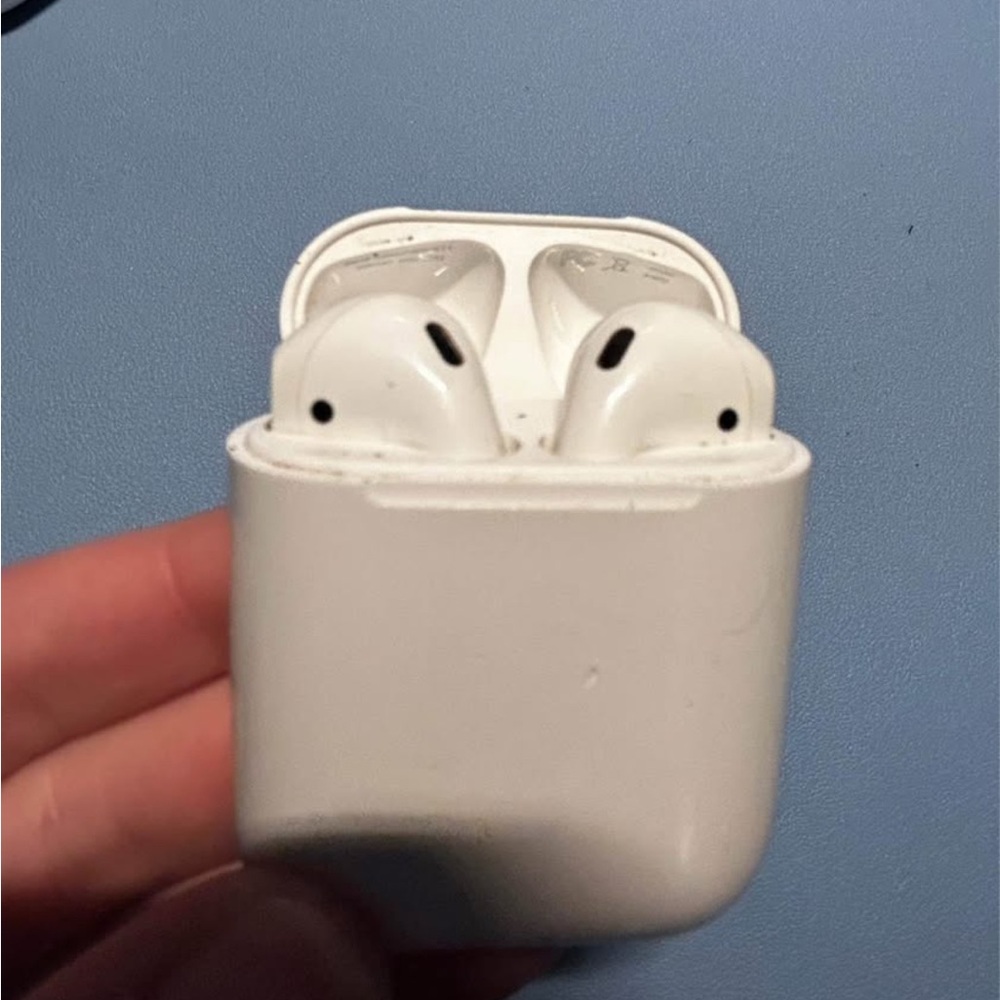 Apple White Earbud Headphones